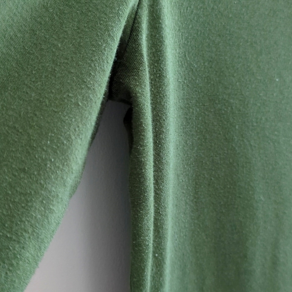 Buttercream Clothing forest green v-neck long sleeve tee XS - Picture 8 of 8